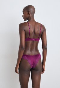 Hunkemöller SHINE DEEP - Īsās apakšbikses - magenta purple