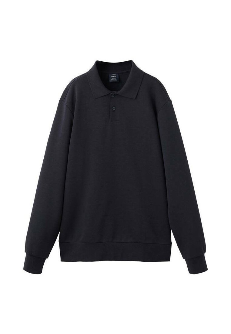 Polo shirt noir à manches longues en tissu lisse. Présente un col traditionnel, une patte de boutonnage à trois boutons et des poignets côtelés. Design simple.
