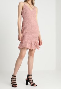 Love Triangle Cocktailklänning - light pink