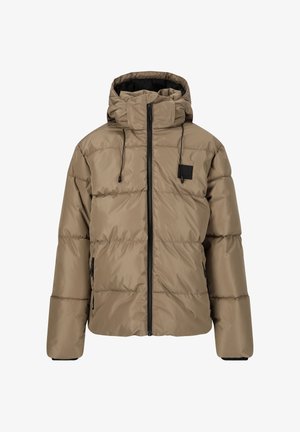 Jas van puffer in lichtbruin met een quilt ontwerp, hoge kraag, verstelbare capuchon en zwarte rits; heeft twee zijzakken.