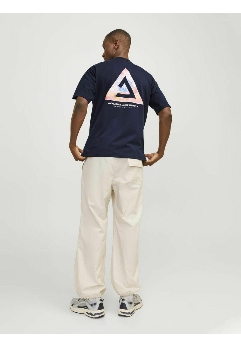 Jack & Jones JCOTRIANGLE CREW NECK  - Tricou cu imprimeu - navy blazer