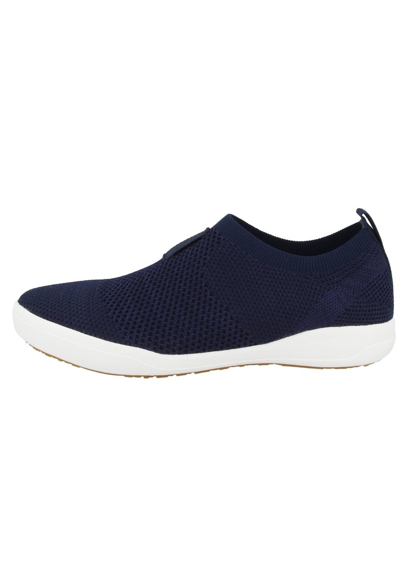 Námořnické síťované slip-on boty s bílou podrážkou a texturovaným vzorem, s elastickými detaily pro pevné uchycení a minimalistický styl.