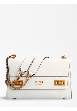 Witte Guess handtas met krokodillenstructuur, gouden kettingriem en hardwaredetails, voorflap en logo-etsing.