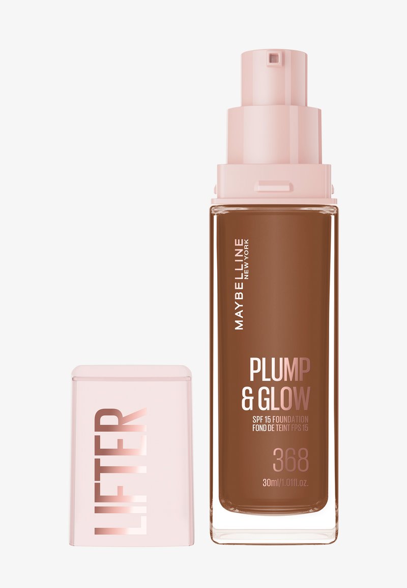 Maybelline Plump & Glow SPF 15 vloeibare foundation, kleur 368, met roze pompdispenser en bijpassende dop met het label "Lifter."