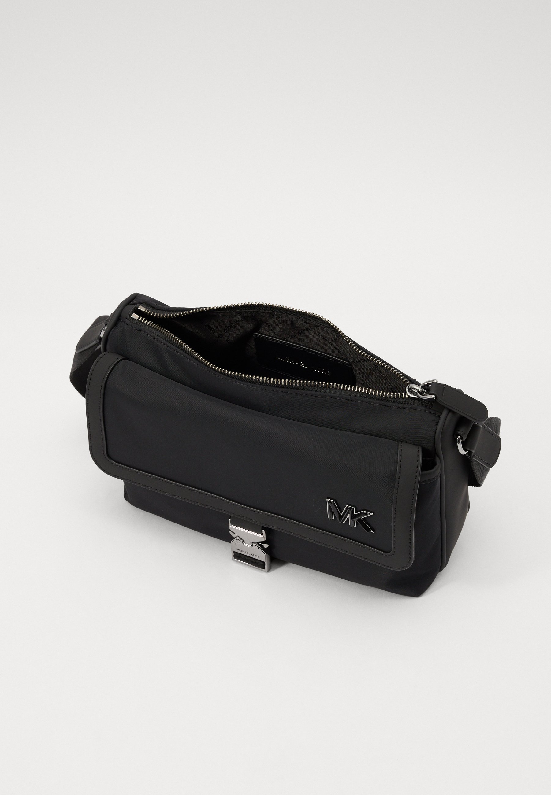 ショルダーバッグ Michael Kors AVIATOR FLAP MESSENGER W POUCH Michael Kors AVIATOR FLAP UNISEX - Cross body bag - black