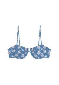 Top de bikini azul con patrón floral, con flores blancas y acentos rojos, soporte con aros y tirantes finos ajustables.