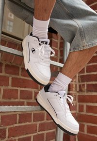 Unausgewählt, white/black/offwhite