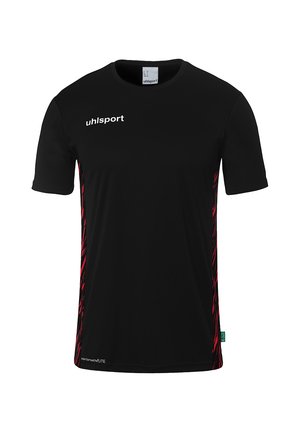 Sort sports t-shirt med korte ærmer, der har et rødt diagonalt mønster langs siderne og et hvidt "uhlsport" logo på brystet.
