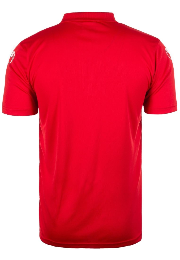 Camisa polo corta roja con cuello y textura suave. Presenta un diseño sencillo sin patrones ni acentos visibles.