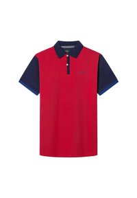 Camisa polo roja con mangas cortas azul marino, tres botones en el cuello y logotipo bordado en el pecho. Material de algodón, diseño casual.