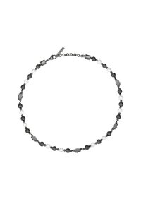 Zwart-witte kralenketting met metalen accenten; bevat afwisselend zwarte ronde kralen en witte parels, met decoratieve schakels.