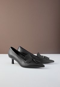 Unausgewählt, black