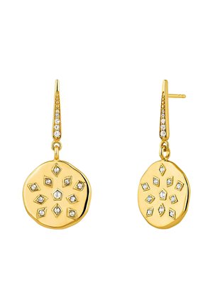 Pendientes en tono dorado que presentan discos redondos con un diseño de explosión de estrellas, adornados con pequeños cristales transparentes y un gancho delgado y texturizado.