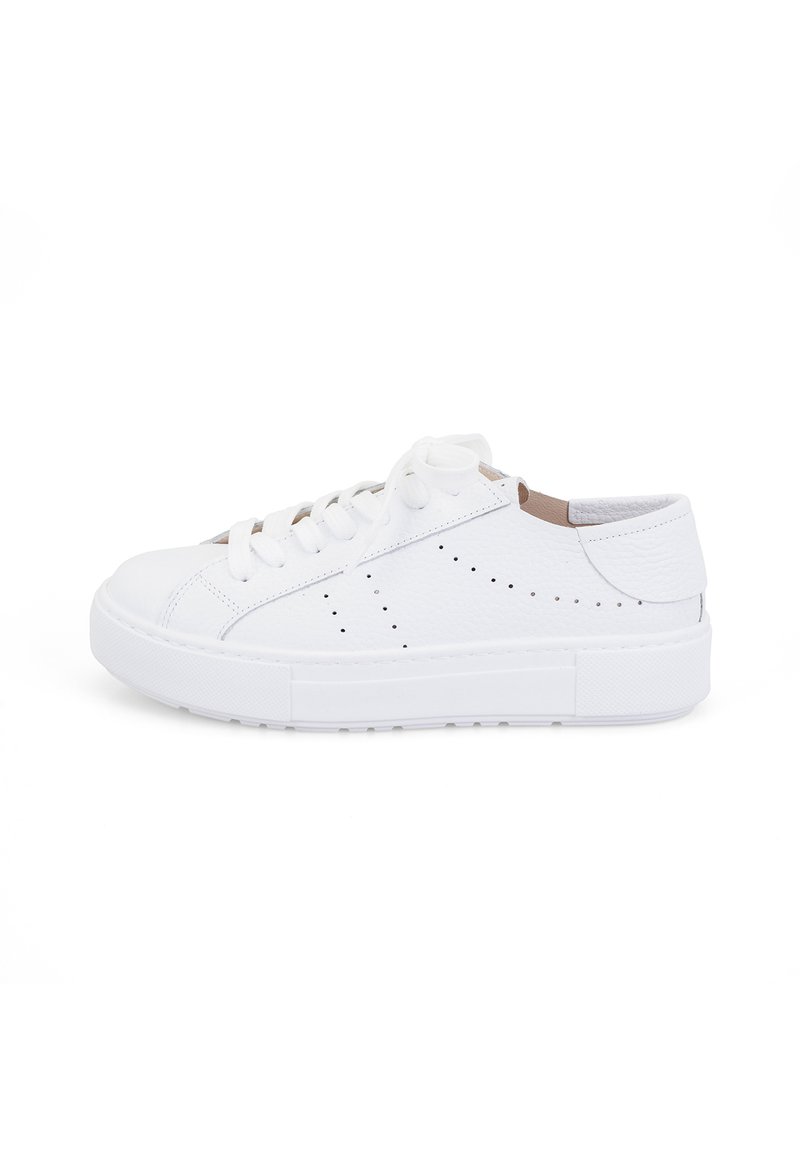 Weiße Leder-Sneaker mit niedrigem Schaft, strukturiertem Finish, flachen Schnürsenkeln, perforierten Details und gummierter Sohle.