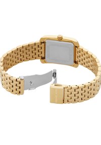 Goldfarbene Edelstahl-Uhr mit rechteckigem Gehäuse, geflochtenem Armband und einer silberfarbenen Schnalle. Markenname "Michael Kors" ist auf der Schnalle eingraviert.