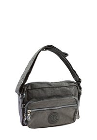 Grau Stoff Schultertasche mit mehreren Reißverschlussfächern, einem abgerundeten Boden und einem runden Logo auf der Vorderseite. Verstellbarer Trageriemen inklusive.