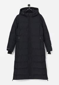 Sort lang pufferjakke med hætte, med lynlås foran, sidelommer og et kviltet design. Fremstillet af isolerende stof for varme.