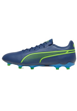 Scarpette da calcio sintetiche blu con dettagli verdi, superiore testurizzato e design elegante. Presentano tacchetti stampati per la trazione su superfici erbose.
