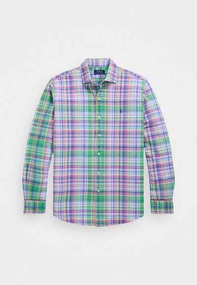 Πράσινο καρό πουκάμισο με μακριά μανίκια, κλείσιμο με κουμπιά, με ροζ, μπλε και άσπρες επιφάνειες. Κεντητό λογότυπο πάνω από την αριστερή τσέπη.