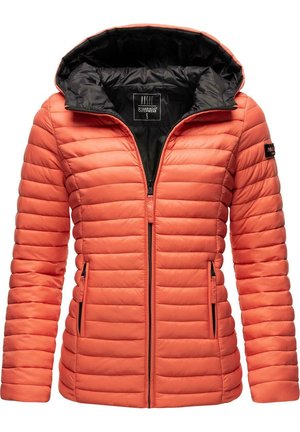 Chaqueta anaranjada acolchada hecha de material sintético, con un forro negro, cremallera de longitud completa y dos bolsillos laterales con cremallera. Diseño con capucha.