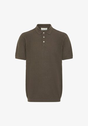 Kortærmet polo i olivengrøn, med en struktureret ribstrik, klassisk krave og tre-knaps placket. Blødt stoffinish.