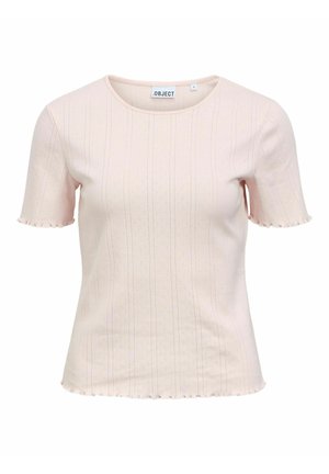 Lichtroze, kort mouwens gebreide top met subtiel verticaal patroon, ronde hals en gerimpelde randen aan mouwen en zoom.