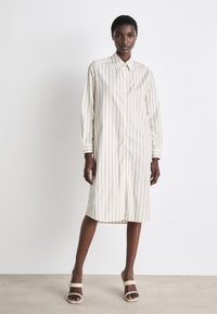 Mads Nørgaard YARPO CRISSY DRESS - Kreklkleita - silver birch