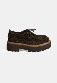 Wildleder-Schnürschuhe mit Leopardenmuster und einer dicken braunen Plattformsohle mit strukturierten Rillen, ausgestattet mit einer braunen Schleife auf dem Obermaterial.