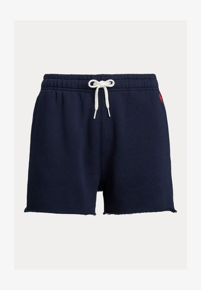 Tengerészkék pamut rövidnadrág rugalmas derékpánttal, fehér zsinór megkötővel, nyers szegéllyel és kis piros hímzett logóval az oldalon.