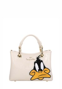 Borsa in pelle verniciata color crema con un grande ricamo di Daffy Duck, dettagli in oro e doppi manici superiori.