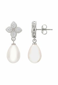 Boucles d'oreilles en argent présentant un motif floral avec un cluster de pierres étincelantes, des accents en perles en forme de goutte et un métal texturé.