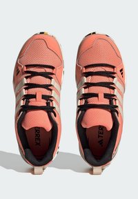 adidas Performance AX2R HIKING SHOES - Trekingové boty - coral fusion white solar gold