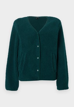 Cardigan verde din fleece cu decolteu în V, cinci nasturi, două buzunare laterale și țesătură texturată. Material moale și confortabil, cu croială lejeră.