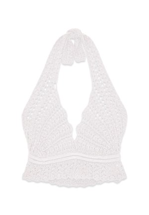 Witte gehaakte haltertop met gegolfde onderkant en een gestructureerd opengebreid patroon, gestrikt in de nek met twee bandjes.