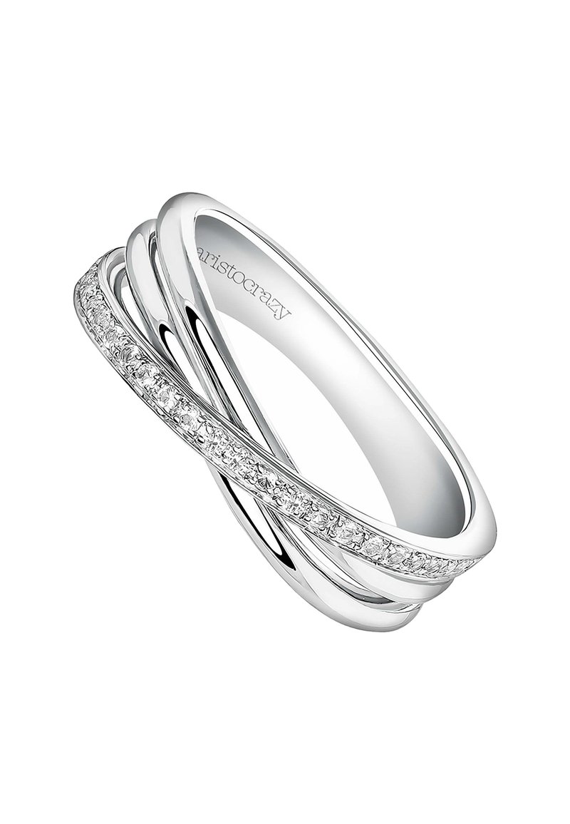 El anillo de plata presenta bandas entrelazadas, una de las cuales tiene una fila de pequeños diamantes redondos. Acabado suave y pulido con un diseño elegante y moderno.