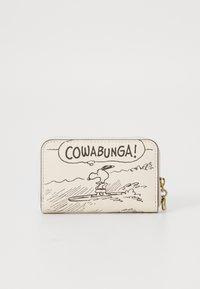 Portefeuille beige avec un design de cartoon représentant un personnage surfant, accompagné du texte "COWABUNGA !" en contour noir, fermeture zippée et accents en doré.