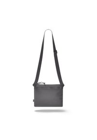 Borsa a spalla grigia con tracolla regolabile, tessuto liscio, forma rettangolare, chiusura superiore con cordino e design minimalista.