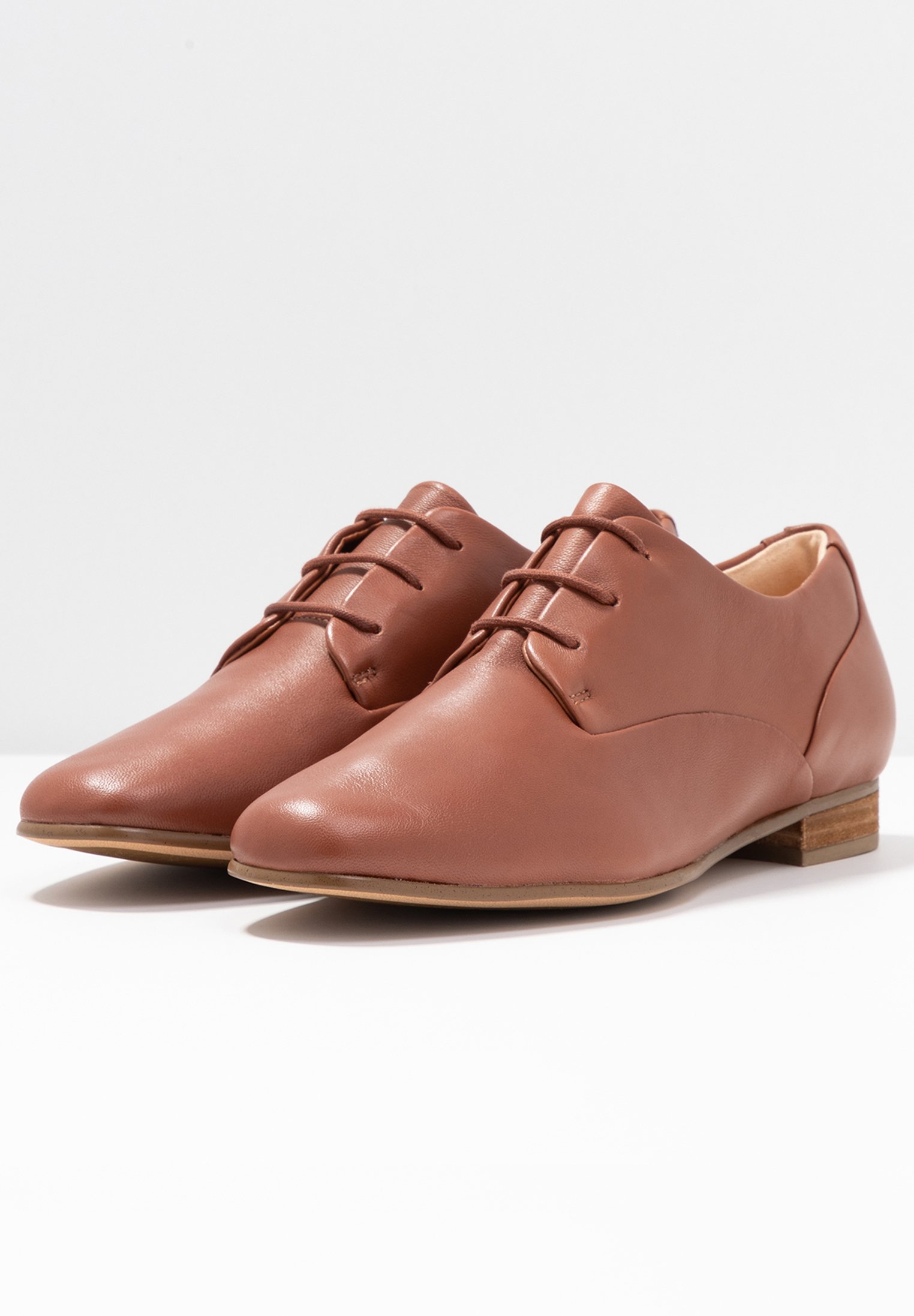 clarks pure mist