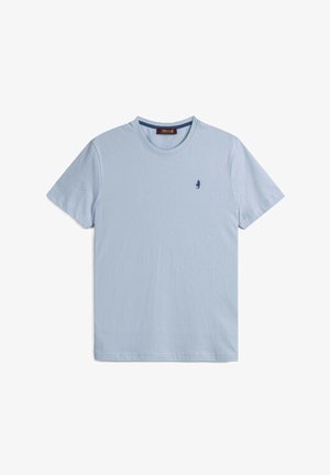 T-shirt in cotone blu chiaro con maniche corte, colletto rotondo e un piccolo logo navy sul petto. Morbida texture, vestibilità standard.