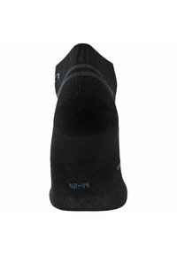 Sort atletiksok med ribbet tekstur, som har forstærket tå og hæl, størrelsesmærkninger på sålen og minimale blå accenter.