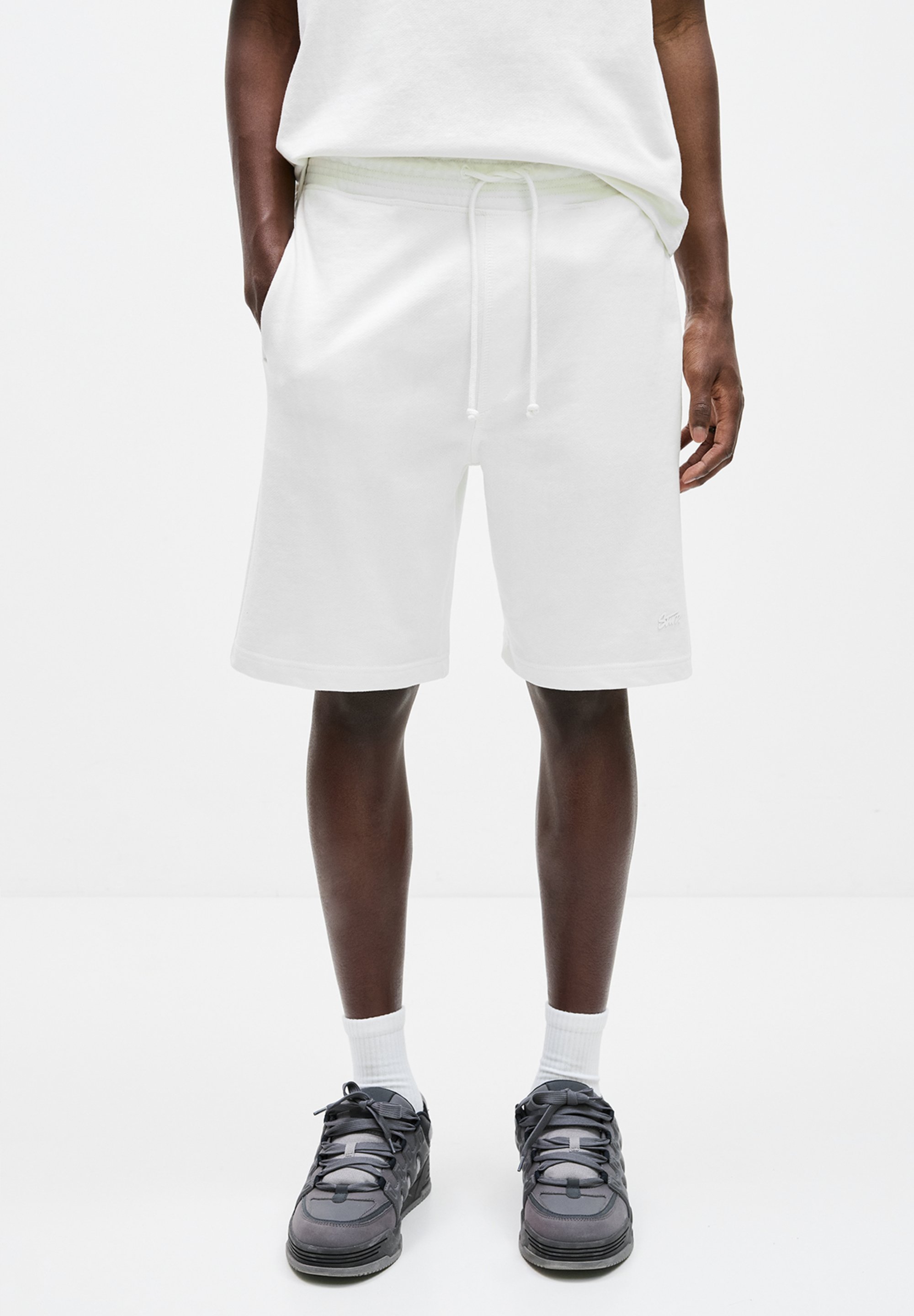 PULL BEAR JOGGER Verryttelyhousut White valkoinen Zalando fi PULL BEAR JOGGER Verryttelyhousut White valkoinen Zalando fi