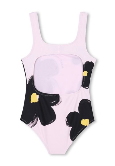 Maillot de bain une pièce rose clair avec des motifs floraux noirs et des accents jaunes. Présente un col rond et un design à dos nu. Tissu extensible.