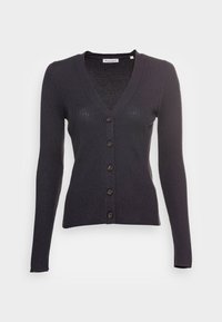 Cardigan nero a coste con maniche lunghe, scollo a V e sei bottoni marroni che chiudono la parte anteriore. Texture morbida e design aderente.