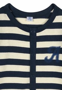 Navy und creme gestreifter Baby-Body mit rundem Halsausschnitt, Druckknopfverschluss vorne und einer blauen Buchstaben-A-Applikation auf der Brust.
