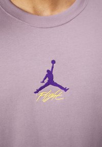 Nike Performance NBA LOS ANGELES LAKERS JORDAN STATEMENT TEE - Marškinėliai su spaudiniu - purple smoke