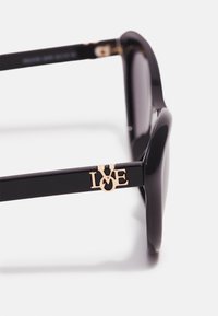 Love Moschino Saulesbrilles - black