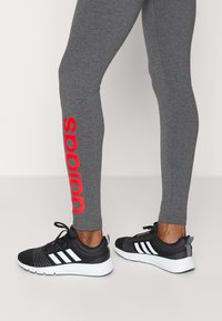 adidas Sportswear Leggings - dark grey/vivid red