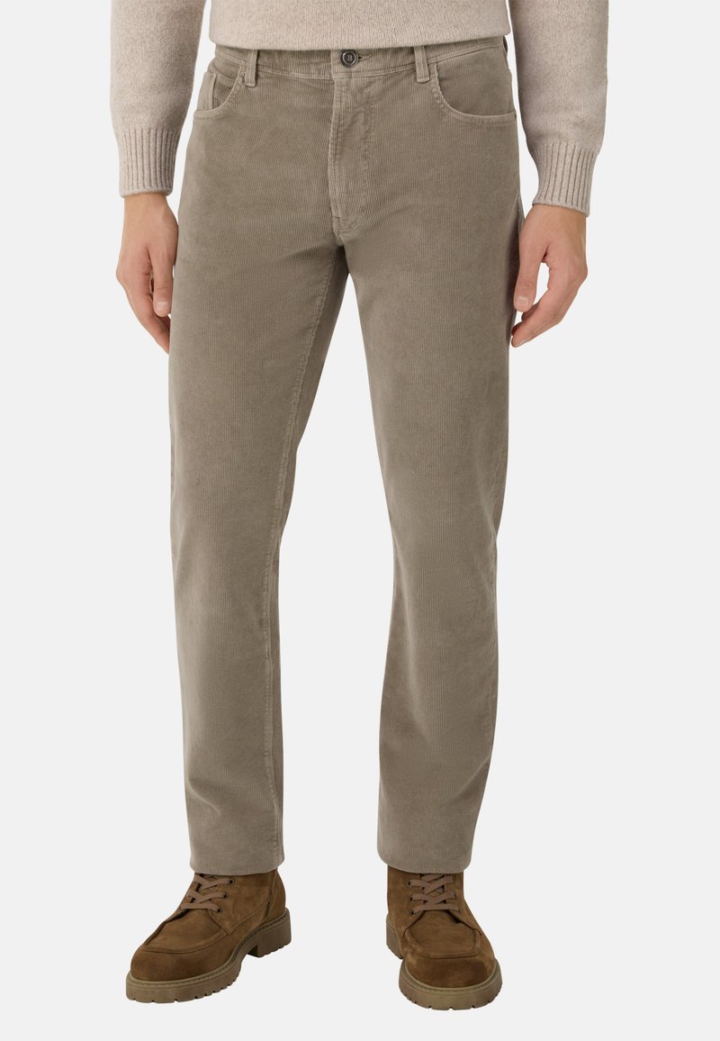 Spodnie sztruksowe w stonowanym zielono-brązowym kolorze, z klasycznym prostym krojem, subtelną fakturą prążków i przednimi kieszeniami.