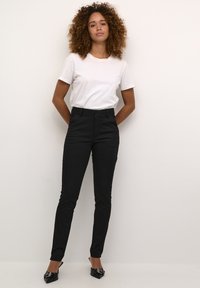 Kaffe LEA - Chino hlače - black deep