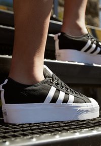 adidas Originals NIZZA PLATFORM Trainers core black/footwear